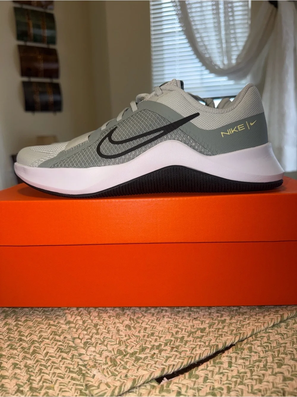 Nike women’s MC Trainer 2 green, White and Black  Running Shoes size 8.5 new!!